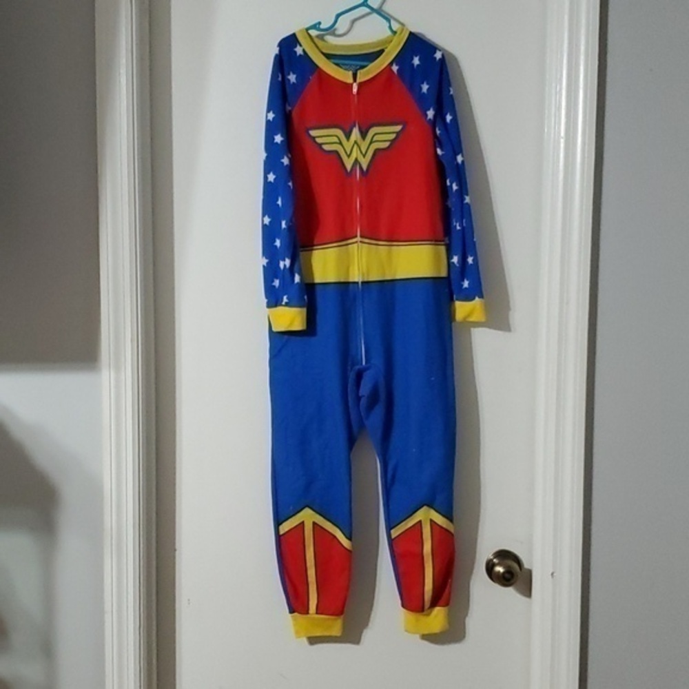 🐻    Wonder Woman Pajamas Kids size 7/8